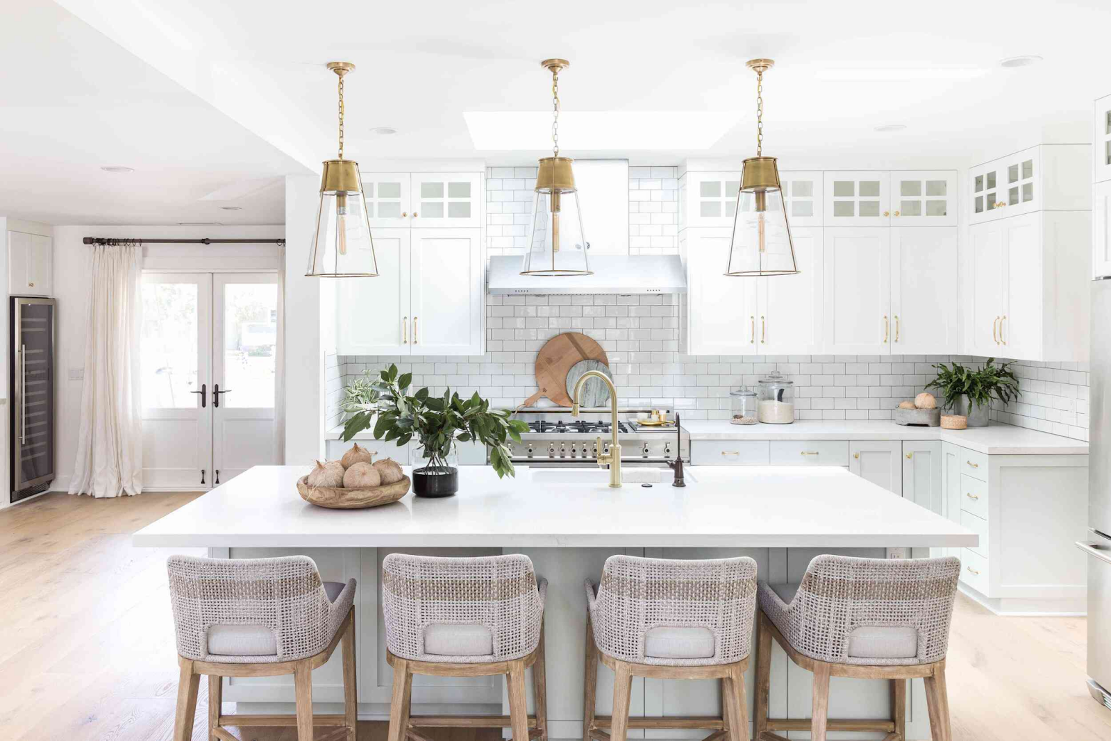 How to Clean Your Light Fixtures: The Ultimate Guide to Cleaning Light Fixtures to Brighten Up Your Space