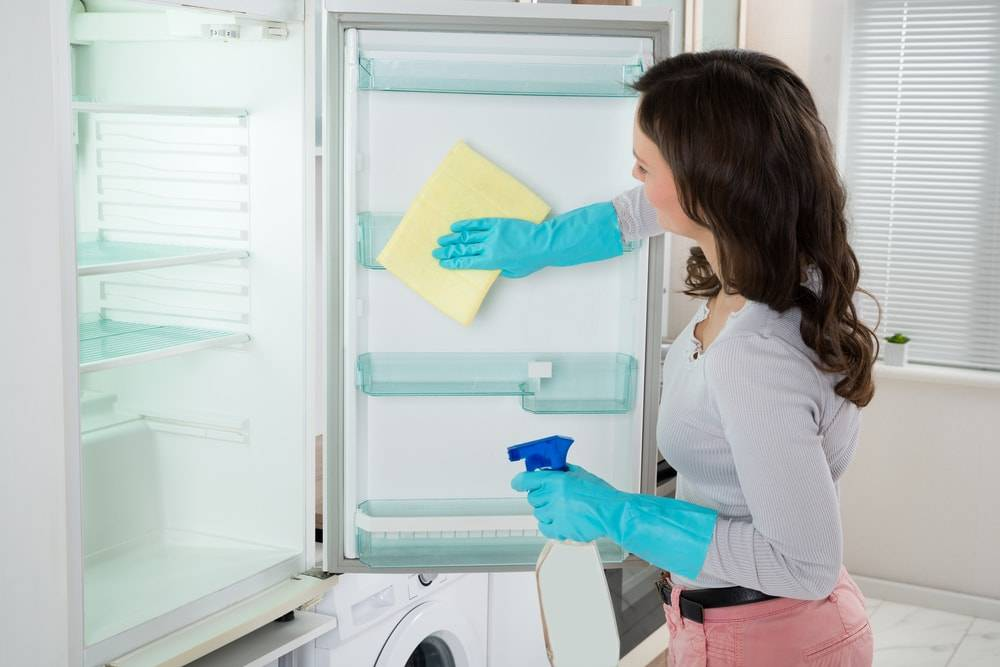 How to properly clean a fridge
