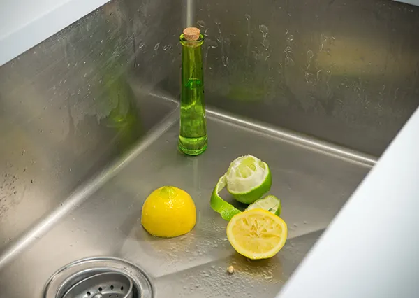 clean a stainless steel sink with lemon