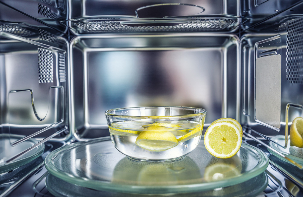 Clean microwave with lemon and water
