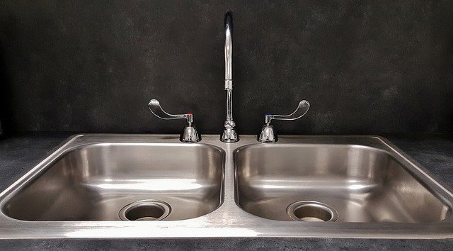 How to clean a stainless steel sink